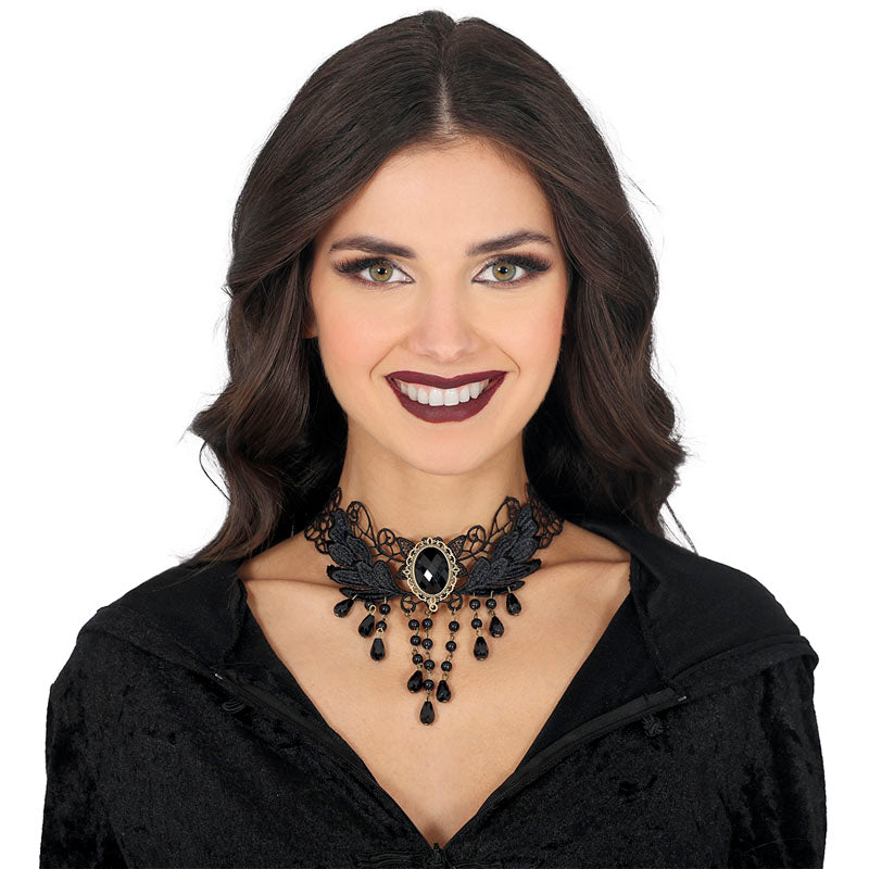 Gargantilla bordada con pedrería negra