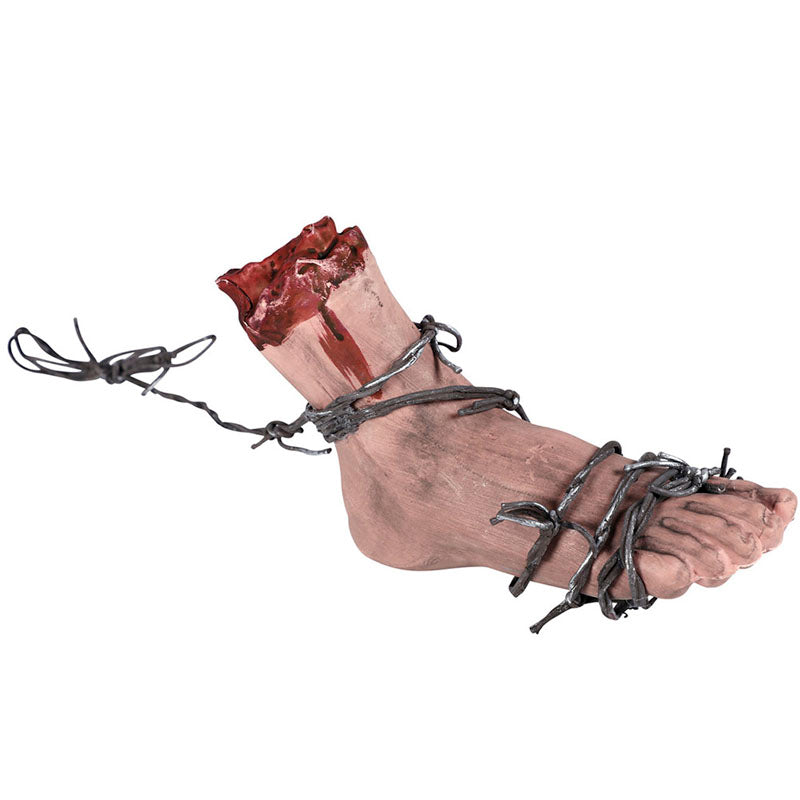 Pie sangriento con alambre