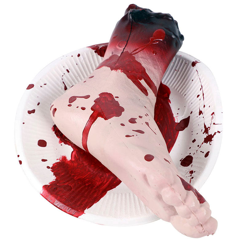 Plato con pie ensangrentado