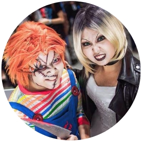 Haz que tus pesadillas cobren vida con nuestros siniestros disfraces de Chucky, el muñeco diabólico para Halloween.