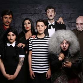 Disfraces de Familia Addams para Halloween y fiestas de miedo 